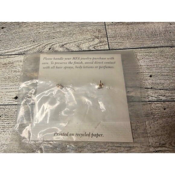 NWT VTG Museum of Fine Arts, Boston Sterling Silver O'Keeffe Lily Earrings - Picture 2 of 3